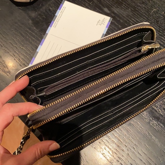 Black & White stripped wallet / wristlet - Picture 5 of 8